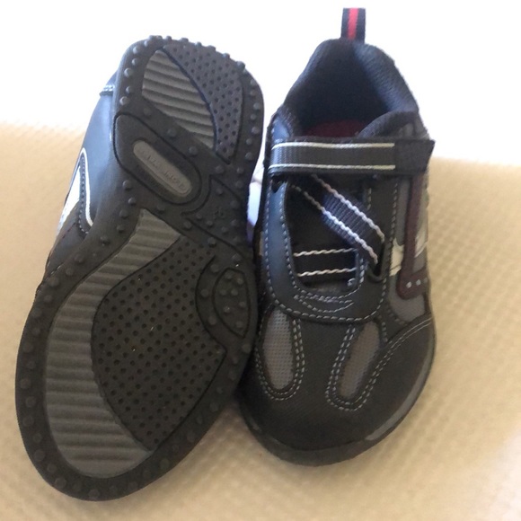 Shoes Star Wars boys new sizes 8.5M, 9M, 9.5M, 10.5M, 11M or 11.5M velcro close - Picture 4 of 5